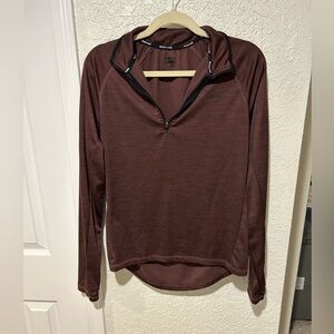 Hind women’s size small maroon 1/4 zip top.